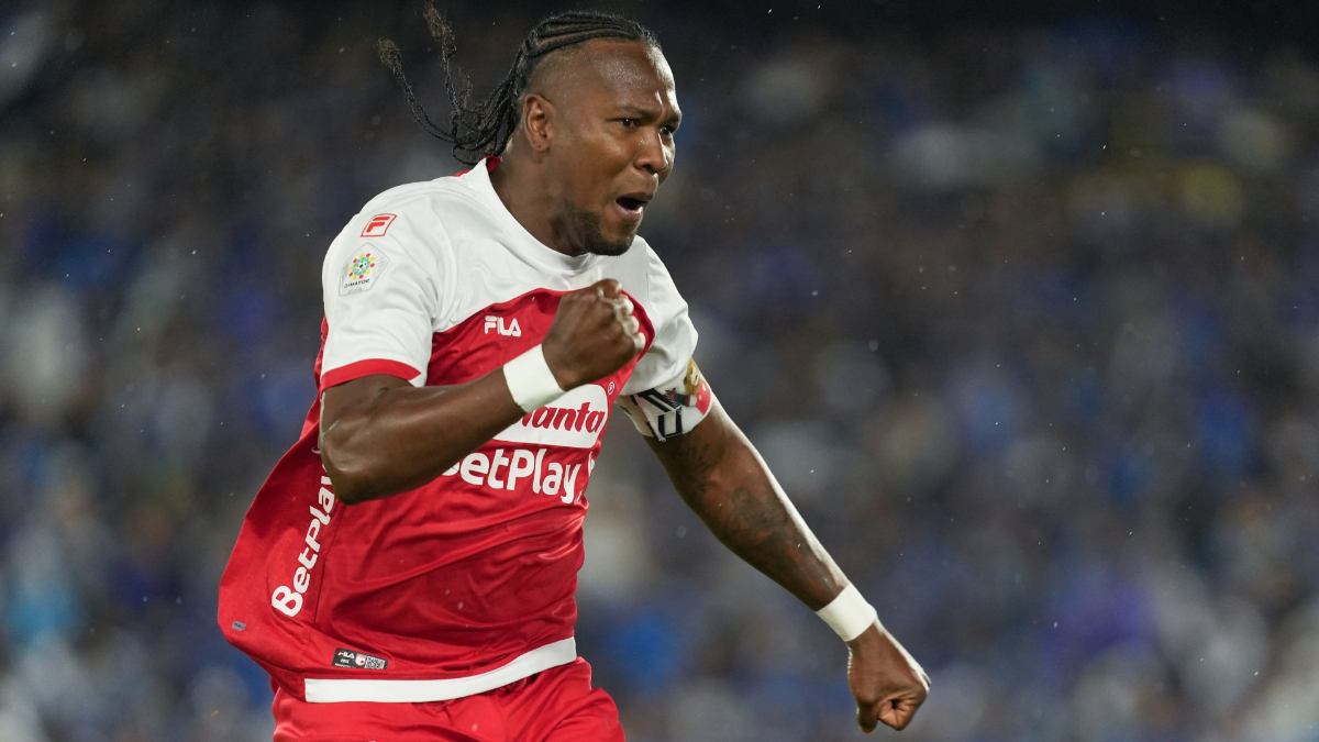 Kolombiya Ligi finalinde Hugo Rodallega, sakatlandığı dakikanın çabucak akabinde attığı