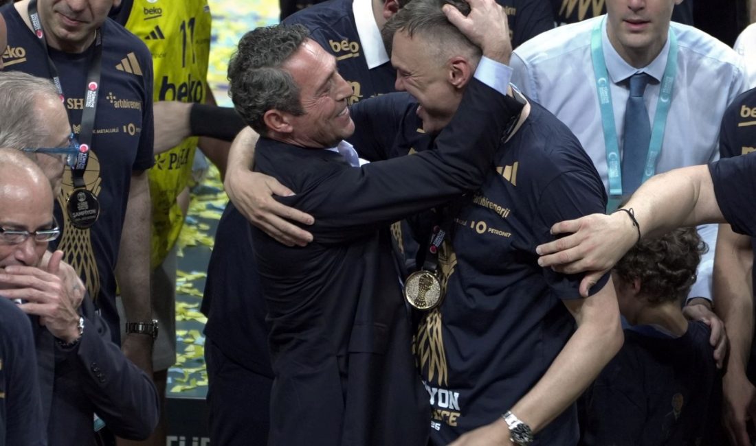 Fenerbahçe ve Beşiktaş formalarını giymiş olan eski basketbolcu Oğuz Savaş,