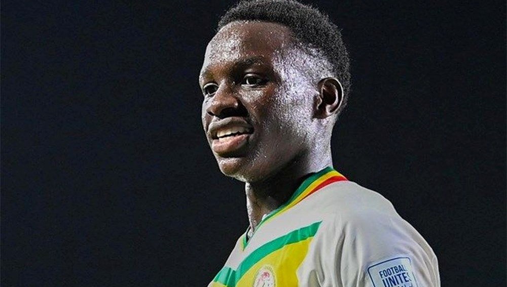 Dönemin birinci transferini gerçekleştiren Fenerbahçe, 17 yaşındaki Amara Diouf'a 5