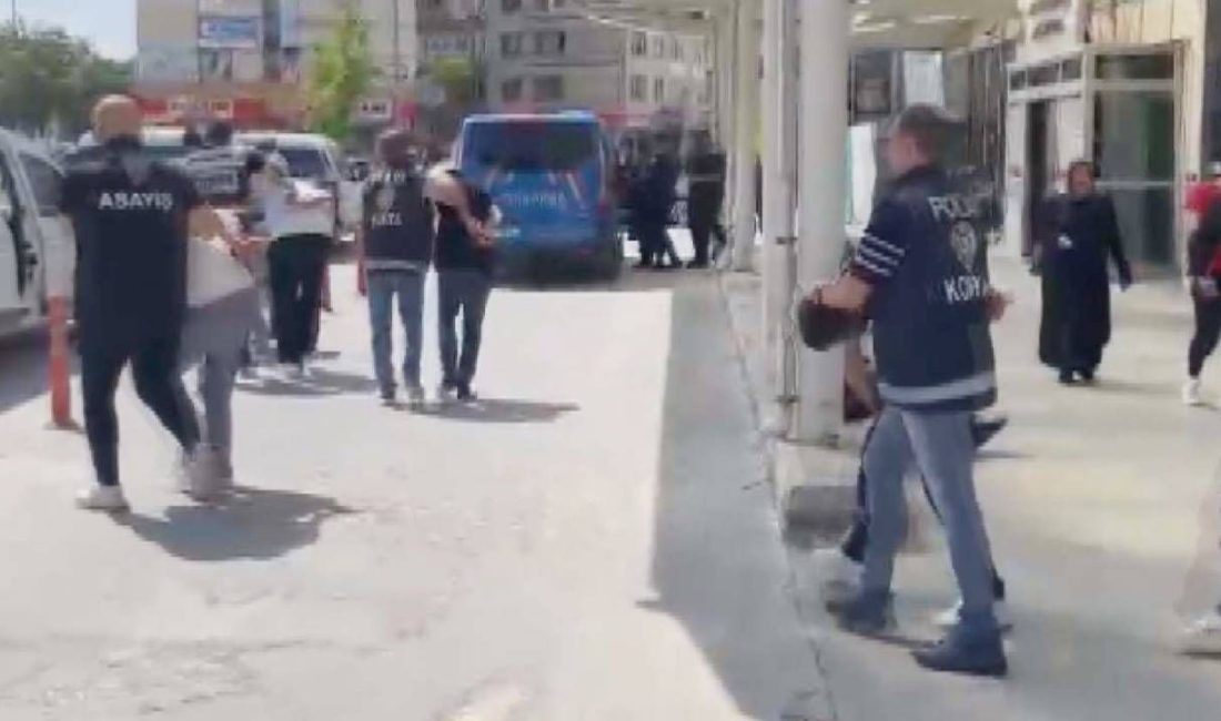 Konya'da müşterilerini kapalı kamerayla çekip şantaj yapan, ortalarında çalışanlarının da olduğu