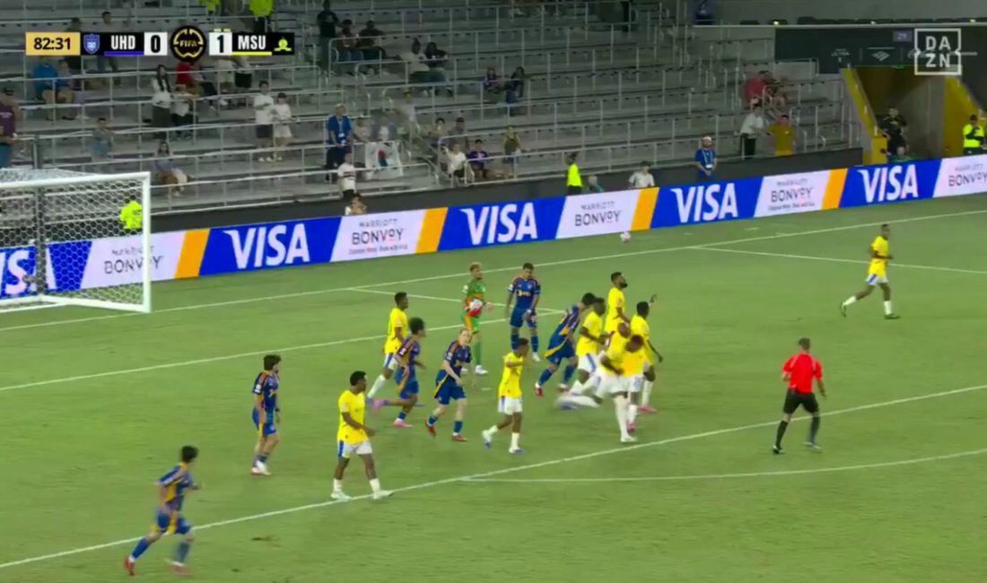 IFAB'ın kalecilerin topu elinde 8 saniyeden fazla tutması halinde köşe