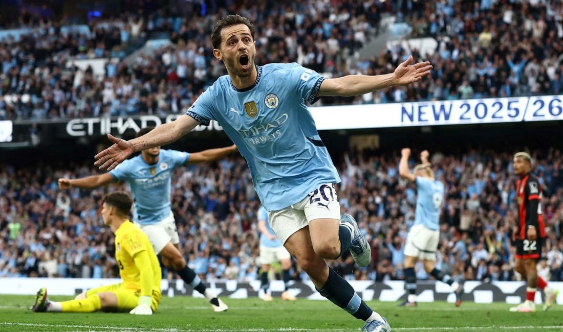 Manchester City'de forma giyen Bernardo Silva, 1 yıllık mukavelesi müddetince grupta