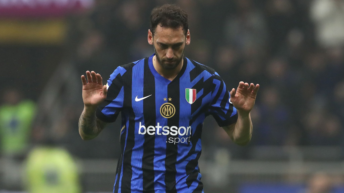 Galatasaray'a transferi için ağır mesai harcayan Hakan Çalhanoğlu, tüm maddi