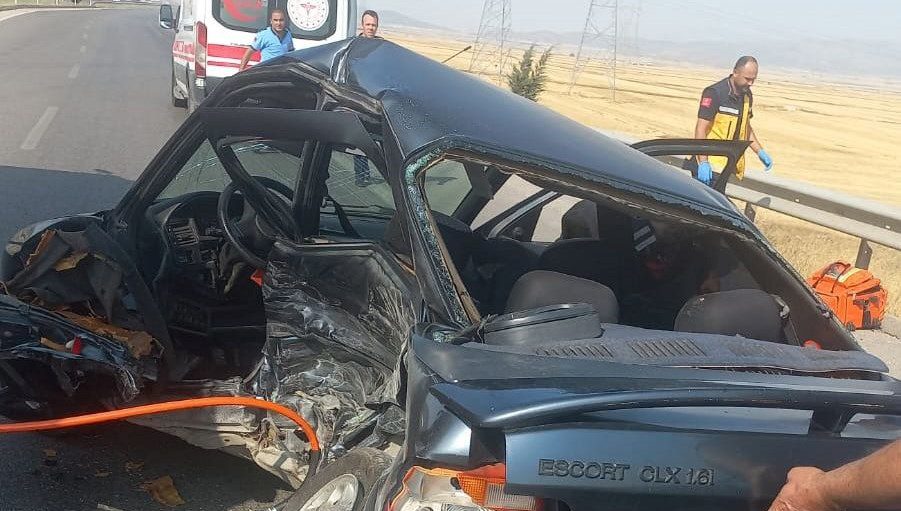 Gaziantep'te iki arabanın çarpışması sonucu 1 kişi hayatını kaybetti, 1
