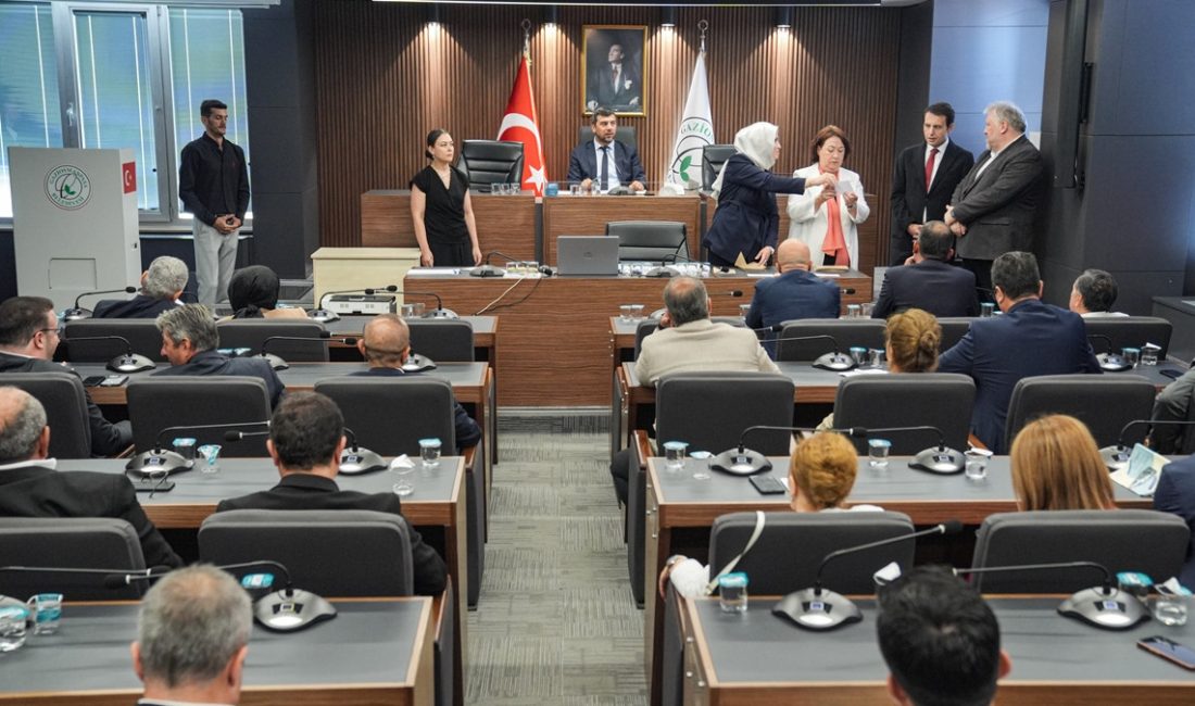 Gaziosmanpaşa'da yapılan seçimde AK Partili Meclis Üyesi Eray Karadeniz belediye