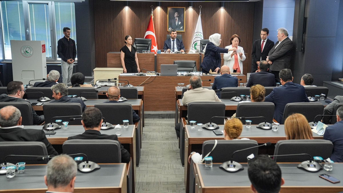 Gaziosmanpaşa'da yapılan seçimde AK Partili Meclis Üyesi Eray Karadeniz belediye
