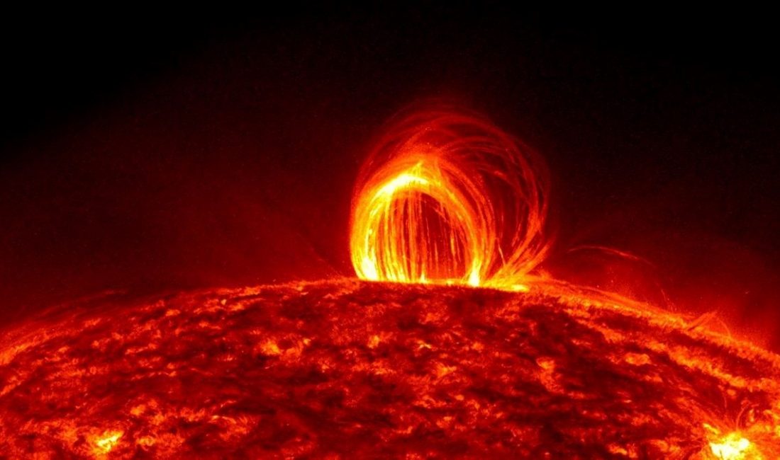 Güneş’in korona ismi verilen atmosfer katmanında açılan devasa delik nedeniyle