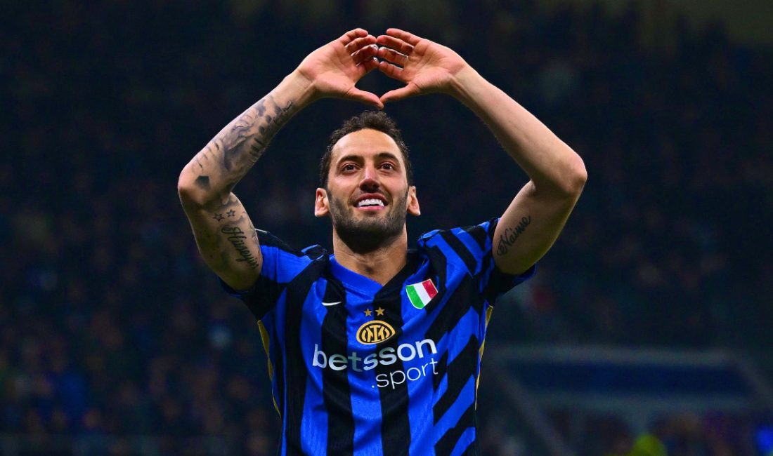 Hakan Çalhanoğlu'nun babası, Instagram'da oğlunu etiketleyerek "İnşallah bir gün Galatasarayımıza