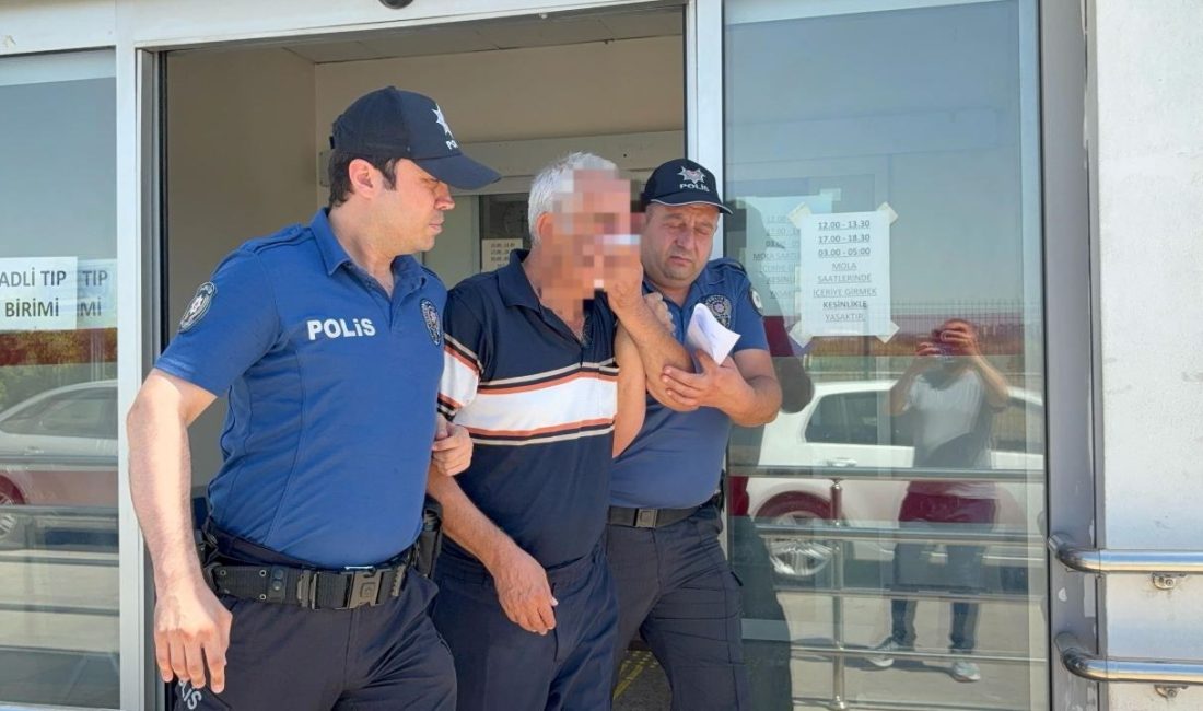 Halk otobüsünde bir bayanın etek altı fotoğrafını çektiği tez edilen