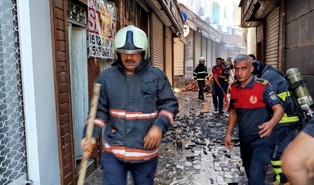 Şanlıurfa'da havai fişek deposunda yangın çıktı. İtfaiye gruplarının söndürdüğü yangın,