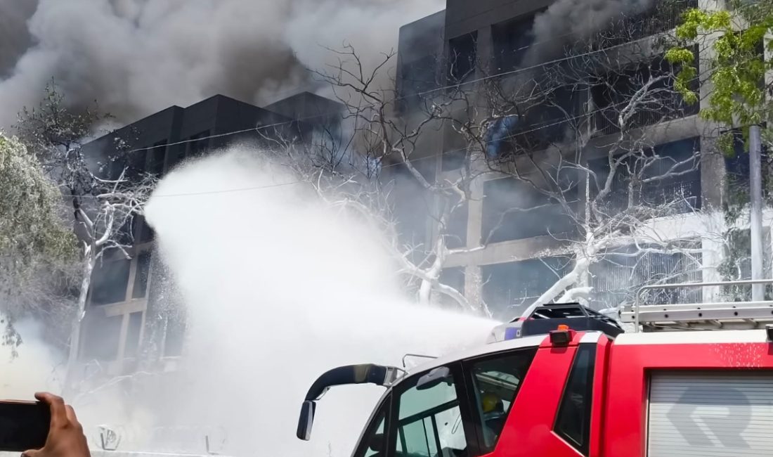 Gucerat eyaletinde 244 kişinin bulunduğu bir yolcu uçağı Ahmedabad kentinde