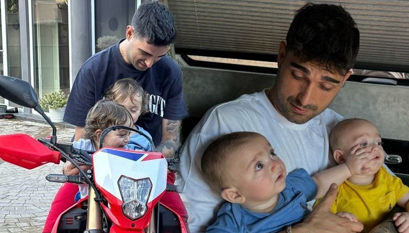 Yasemin Şefkatli ile memnun evliliği süren İdo Tatlıses, ikiz oğullarıyla