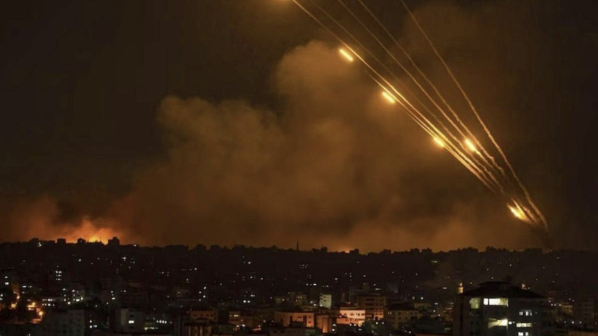 İran-İsrail savaşı devam ederken İran'ın füze hücumlarını gece saatlerinde yapması