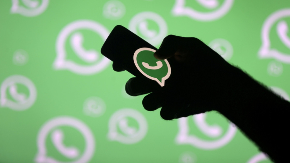 İran devlet televizyonu, salı günü yaptığı açıklamada vatandaşlara WhatsApp’ı telefonlarından