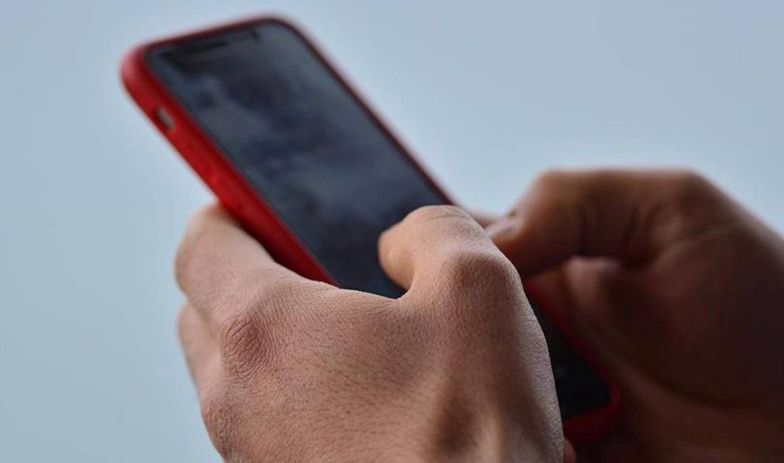 İsrail'de sığınaklarda terör akınları olabileceğine ilişkin cep telefonlarına gönderilen iletilerin uydurma