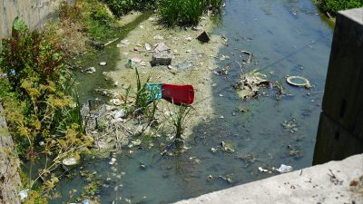 İstanbul Arnavutköy'de, Bahçeşehir 2. Kısım sakinleri, yıllardır süren pis bir