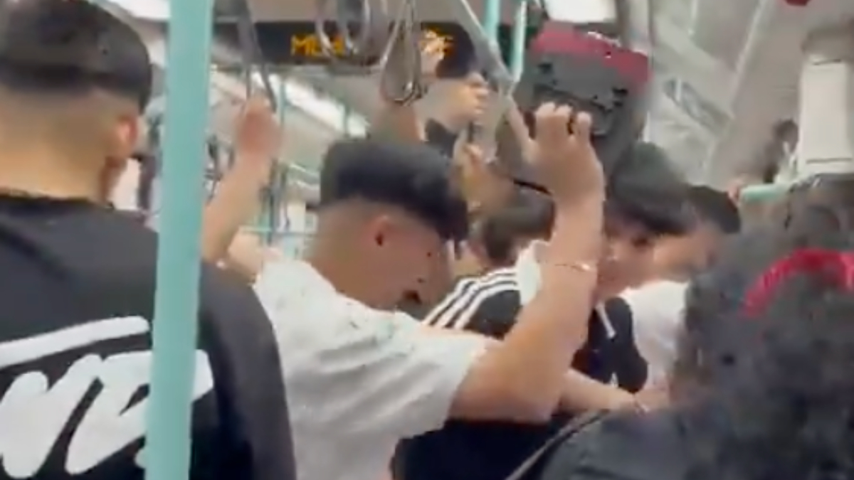 İstanbul Valiliği, insanların topluca bulunduğu alanlarda ferdî müzik yayın aygıtları