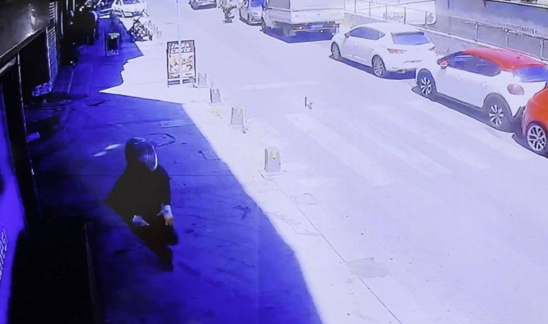 İstanbul Arnavutköy'de bir iş yerine motosikletle gelen 2 kişi tarafından