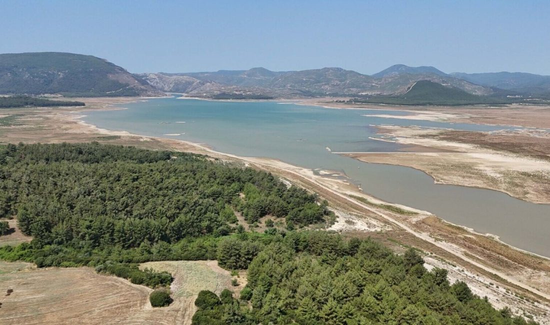 İzmir'in içme suyu gereksinimini karşılayan Tahtalı Barajı'nda su düzeyi yüzde
