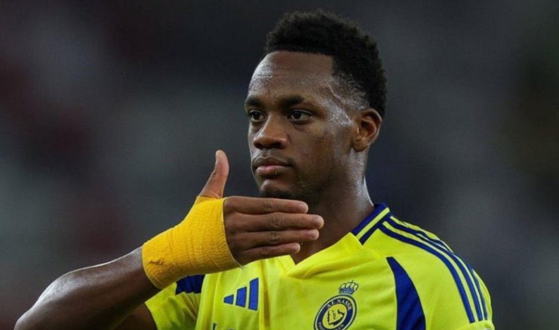 Galatasaraylı futbolcu Davinson Sanchez, vatandaşı Jhon Duran'a Fenerbahçe'ye transfer olması