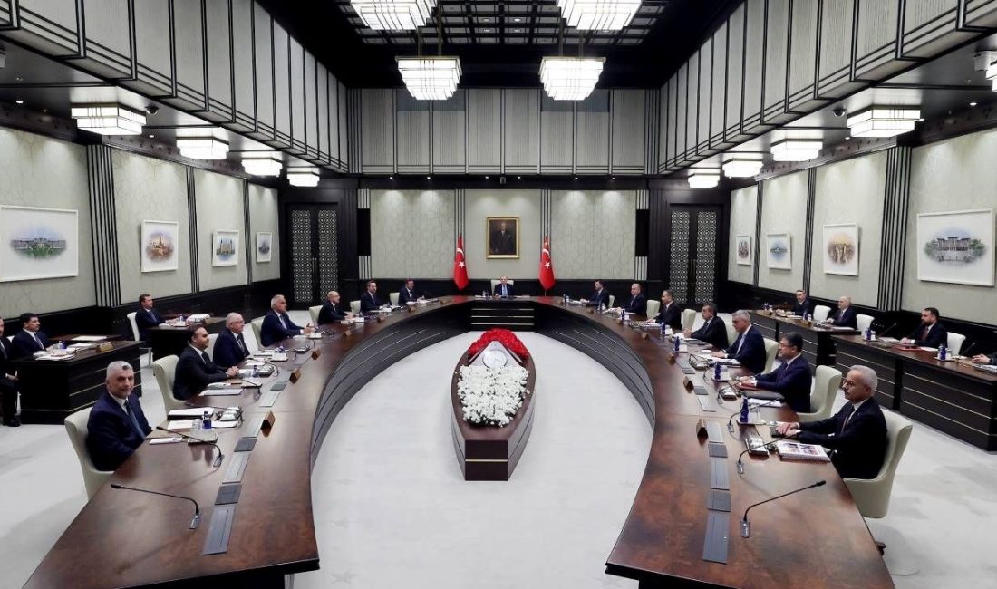 Kabine iki haftalık ortanın akabinde Cumhurbaşkanı Recep Tayyip Erdoğan'ın başkanlığında