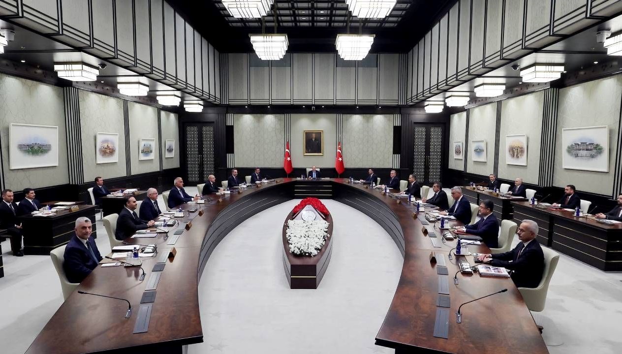Kabine iki haftalık ortanın akabinde Cumhurbaşkanı Recep Tayyip Erdoğan'ın başkanlığında