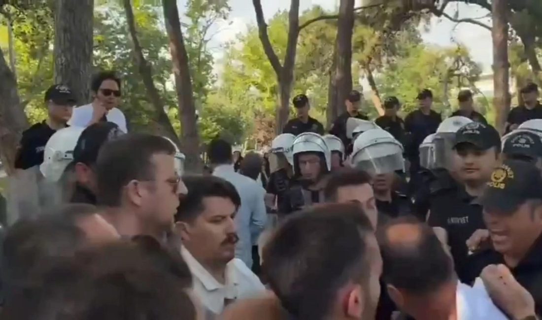 Kadıköy'de müsaadesiz şov yapmak isteyen kümeye polis müdahale etti. 47 kişi
