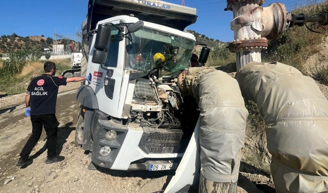 Aydın'da bir kamyon, jeotermal güç tesisindeki sıcak su borusuna çarptı.