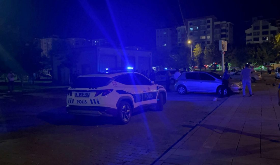 Kayseri'de 18 yaşından küçük kızlar ortasında bıçaklı hengame çıktı.