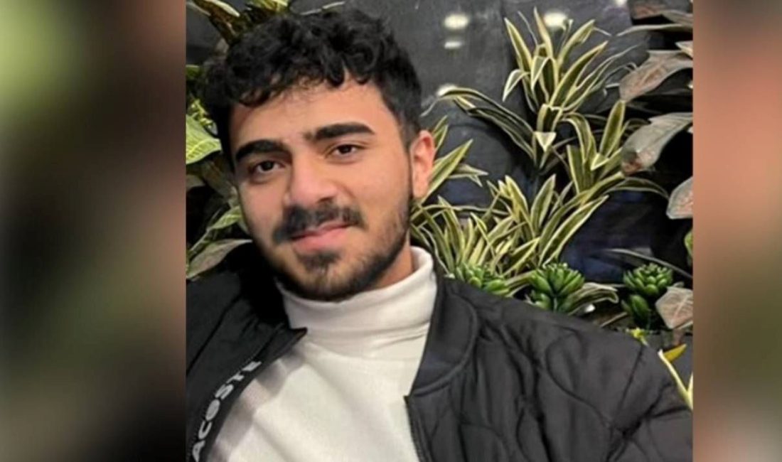 Şanlıurfa'da kaza yaptığı araçtan çıkmaya çalışan yaralı şoför Muhammed Burak