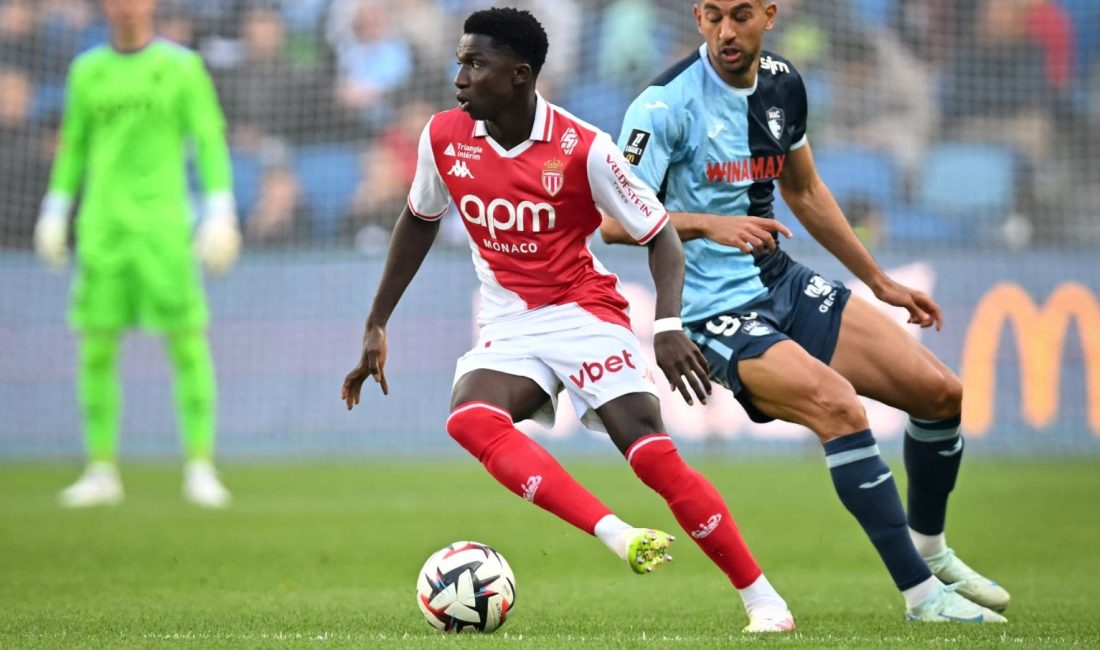 Lamine Camara, toplumsal medyadaki futbolseverler ve Fenerbahçeli taraftarlar tarafından merak