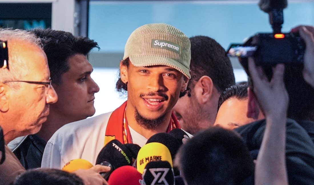 Ayağının tozuyla bir açıklama yapan Galatasaray'ın yeni transferi Leroy Sane,