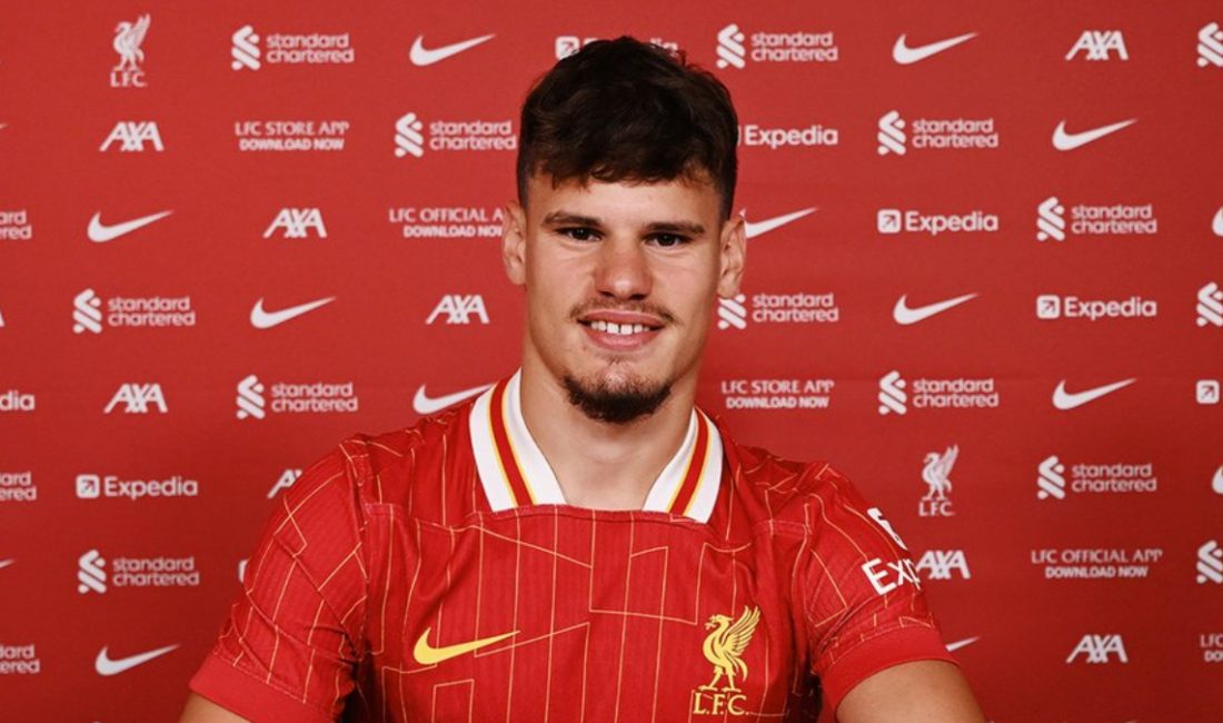 İngiltere Premier Lig gruplarından Liverpool, Bournemouth'un 21 yaşındaki Macar sol