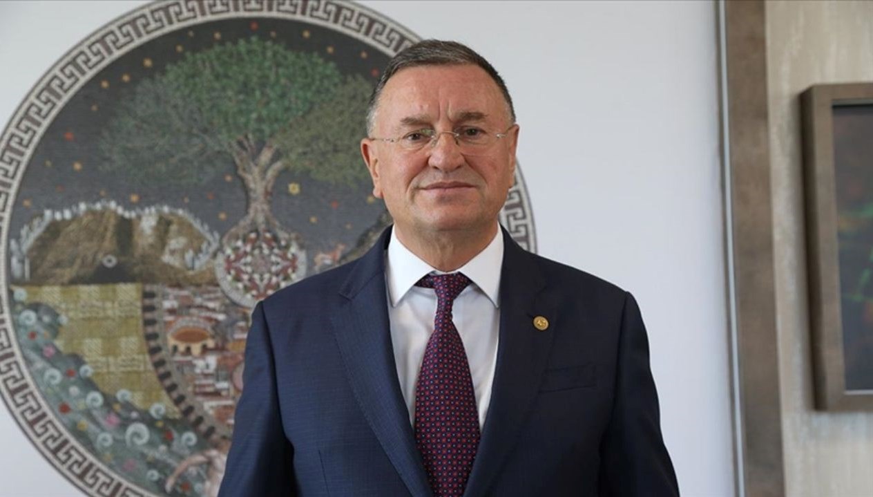 Lütfü Savaş, toplumsal medya ve Türkiye siyasetini yakından takip eden