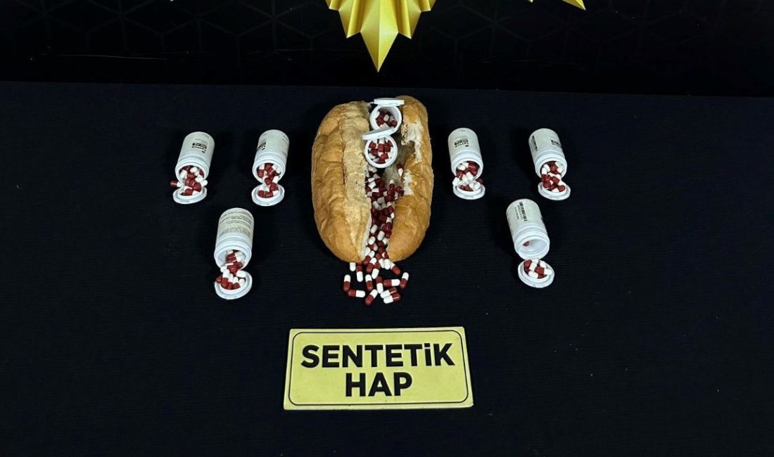 Malatya'da ekmeğin ortasına gizlenmiş uyuşturucu bulundu.