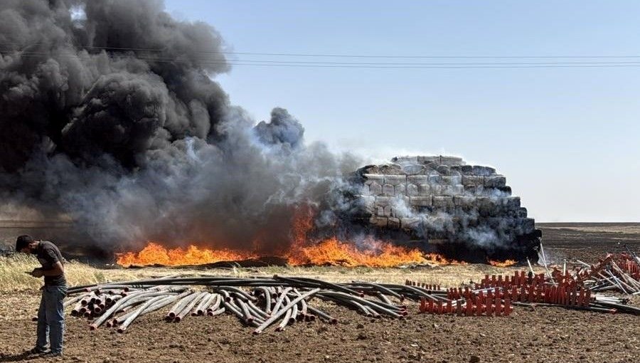 Mardin'in Kızıltepe ilçesinde anız yangını çıktı. Yangında 25 ton saman