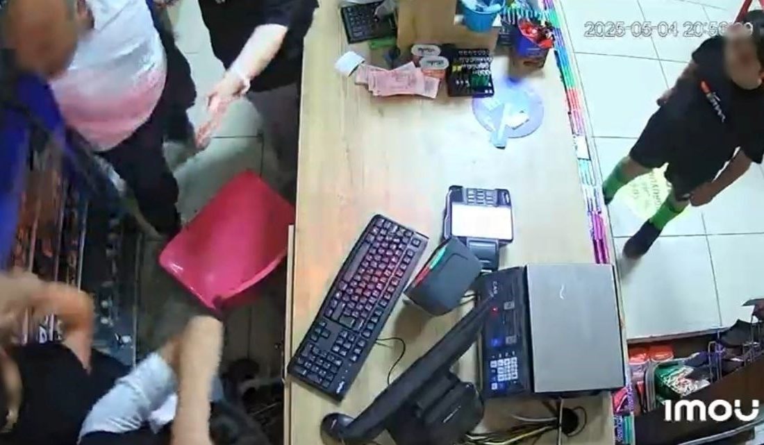 Bursa'da bir baba, oğlu ile tartışan iki çocuğu sığındıkları markette