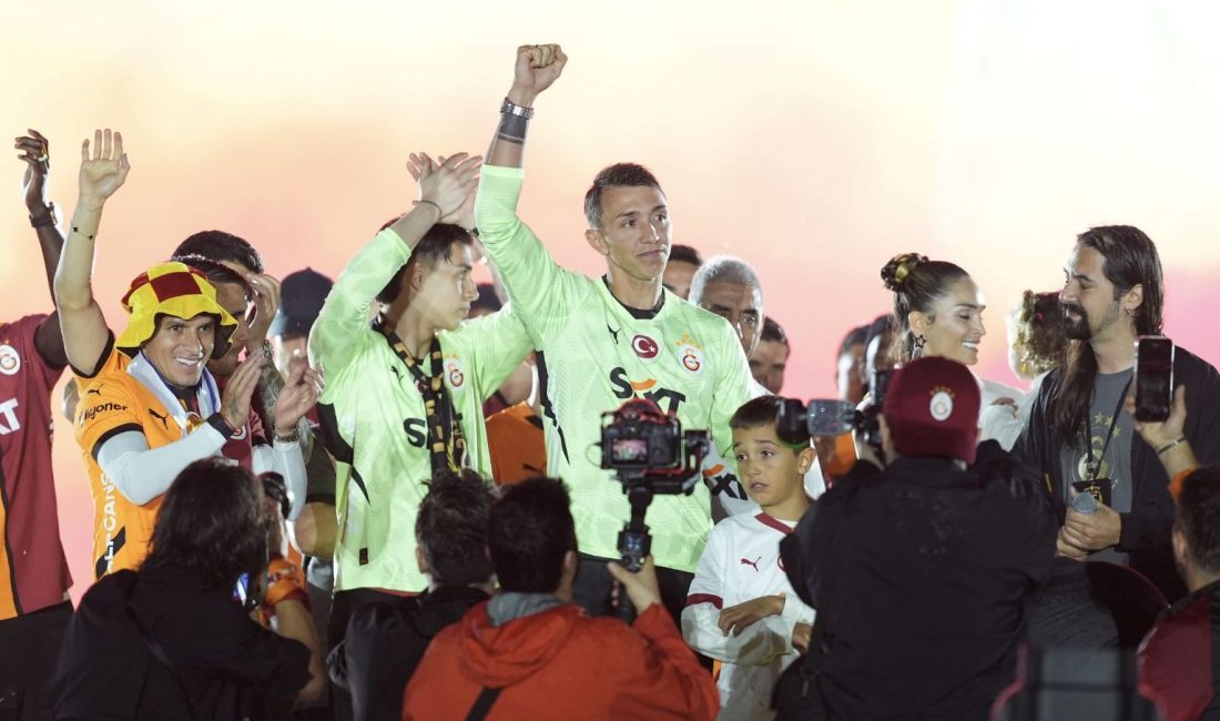 Galatasaray'da efsaneleşen ve 14 dönemlik macerasının akabinde ekipten ayrılan Muslera'nın