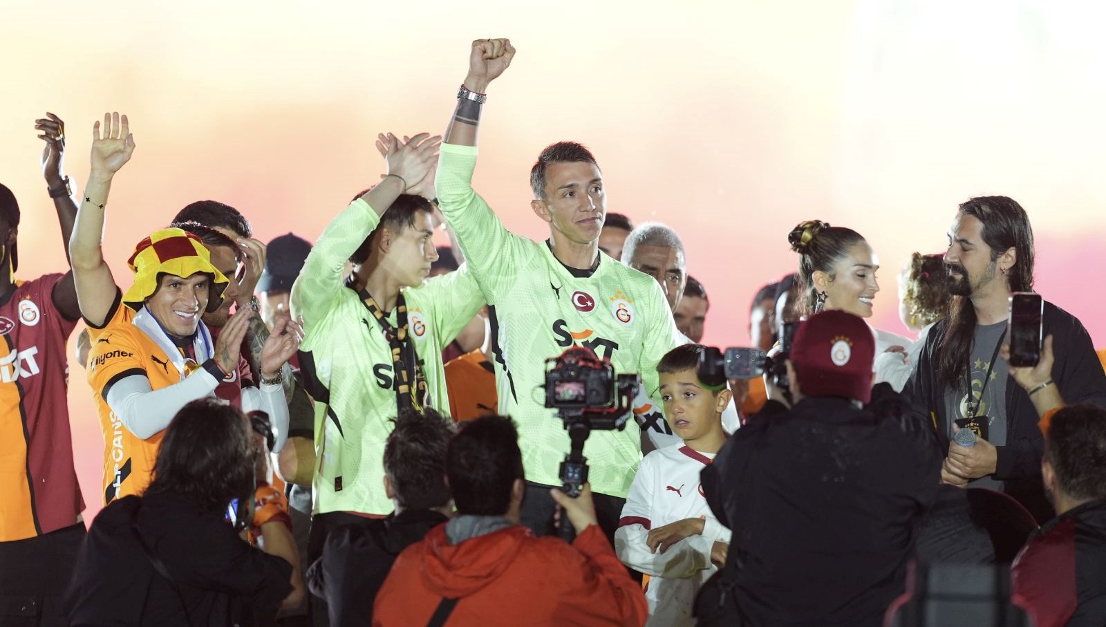 Galatasaray'da efsaneleşen ve 14 dönemlik macerasının akabinde ekipten ayrılan Muslera'nın