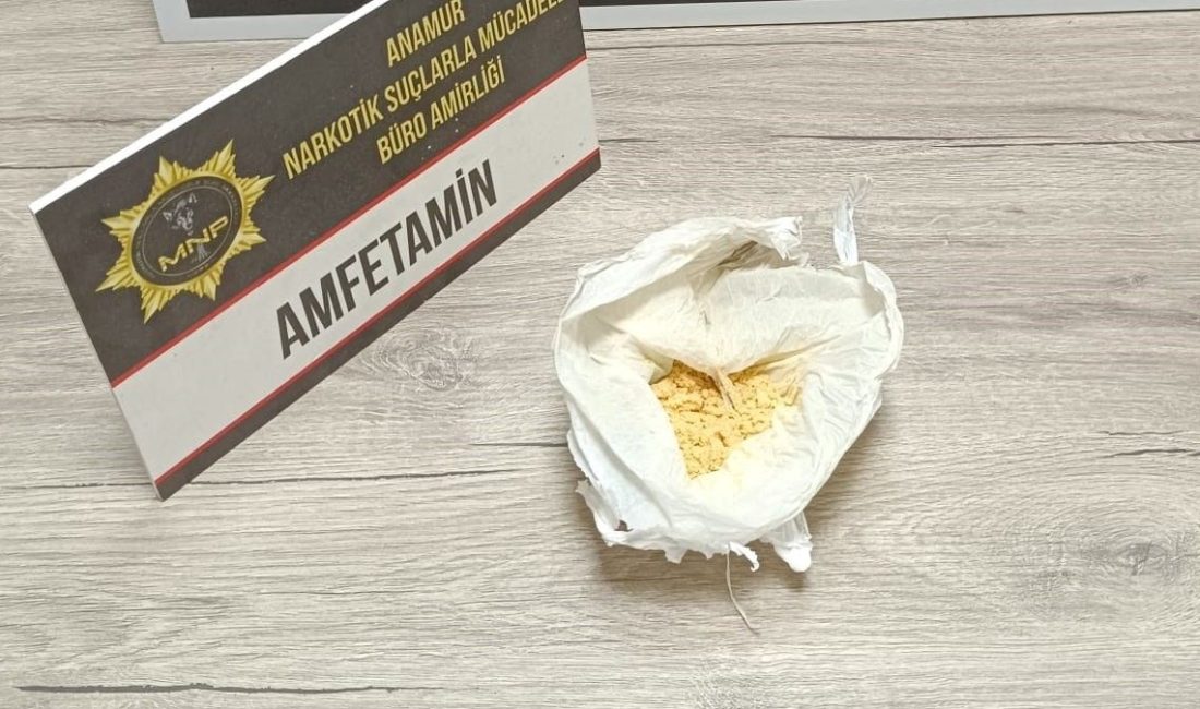 Mersin'de yakalanan uyuşturucu unsur satıcısı, çıkarıldığı mahkemece tutuklandı.