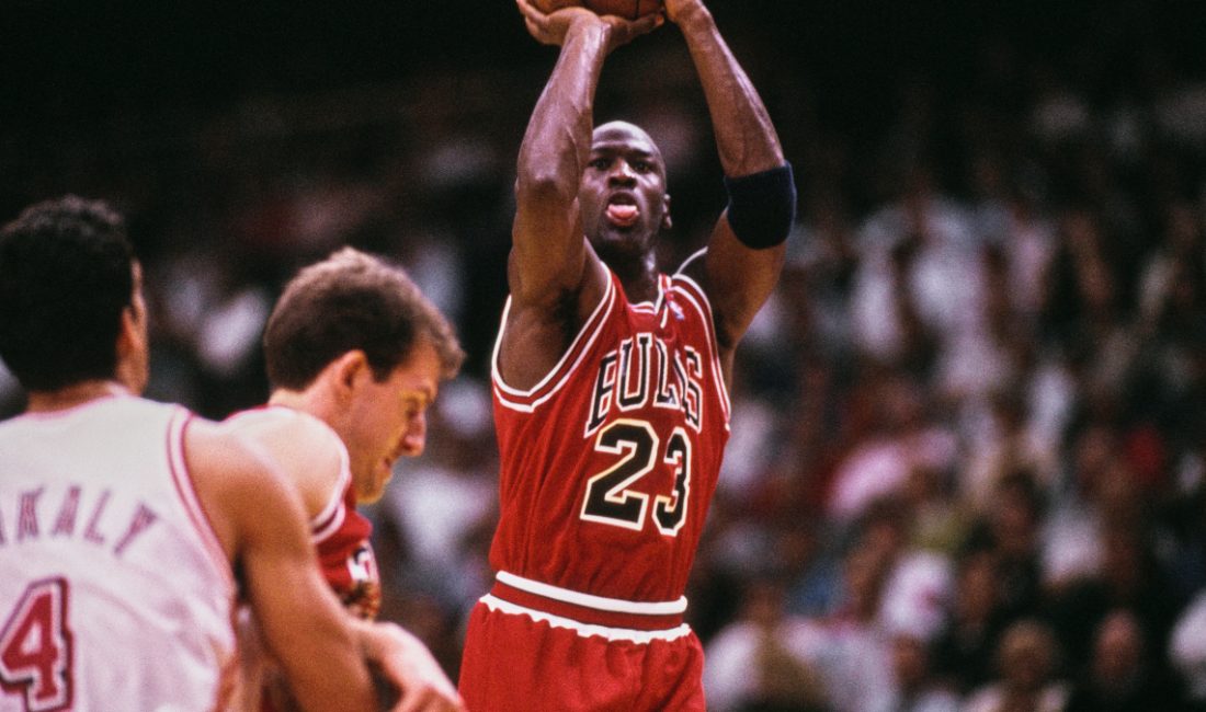 1986-87 Fleer serisinden imzalı Michael Jordan çaylak kartı, açık artırmada