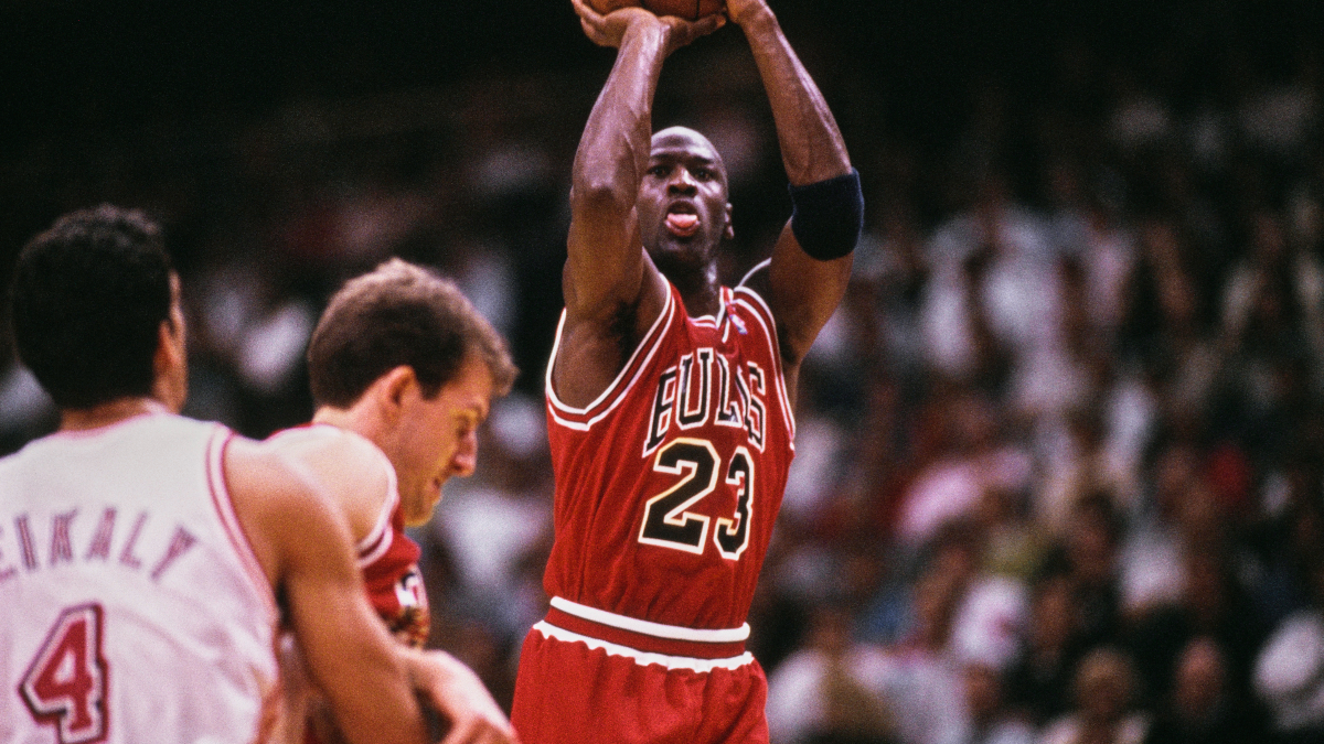 1986-87 Fleer serisinden imzalı Michael Jordan çaylak kartı, açık artırmada