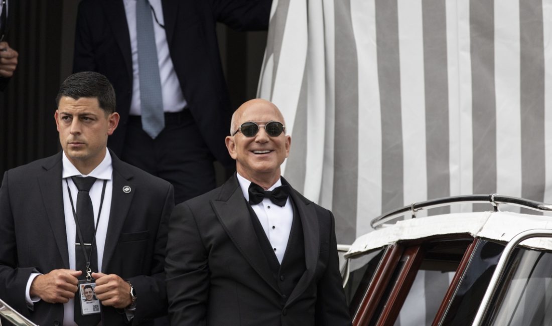 Amazon’un kurucusu Jeff Bezos ile gazeteci Lauren Sanchez, İtalya’nın romantik