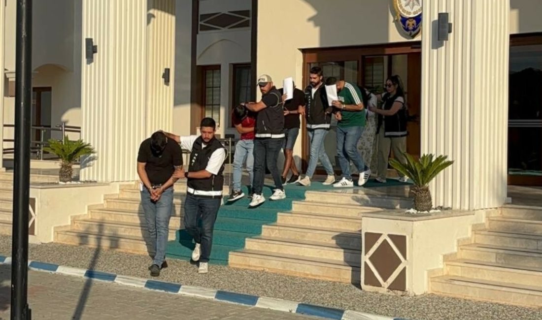 Fethiye ilçesinde uyuşturucu tacirlerine yönelik düzenlenen operasyonda çeşitli tür ve