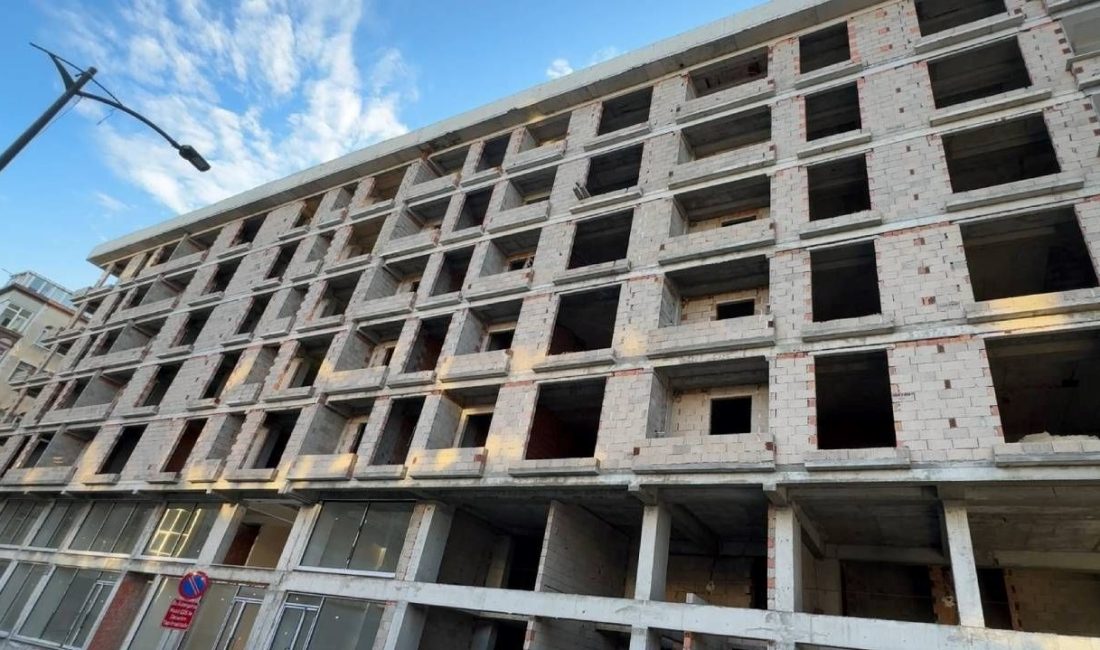 İstanbul'da oturdukları binaları riskli bulunan 100 kişi, kentsel dönüşüm için