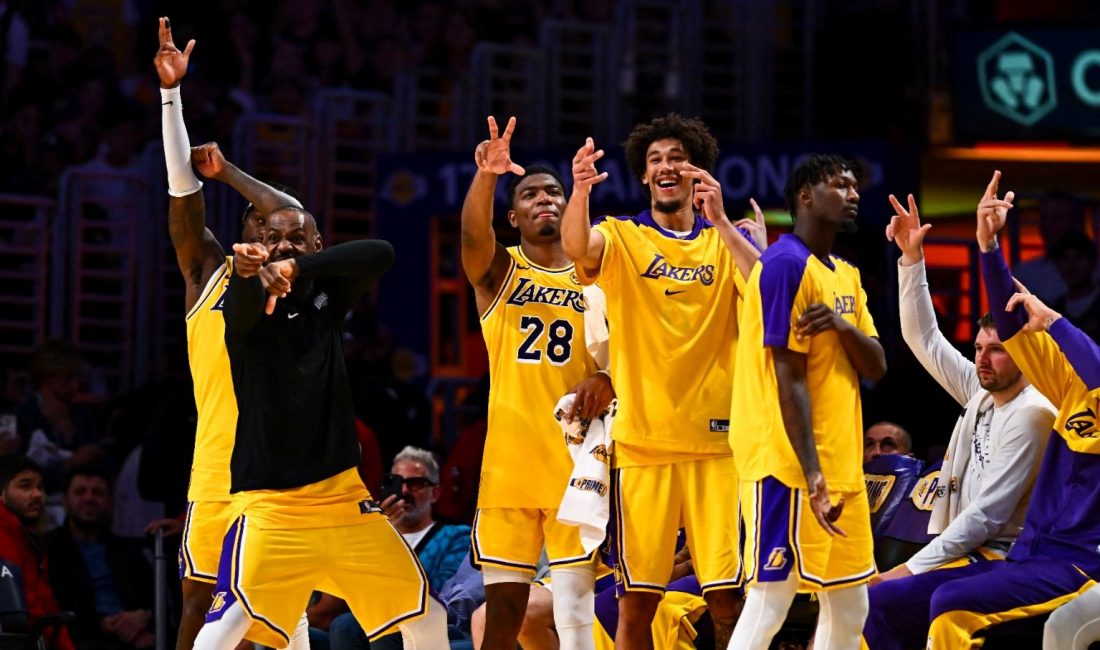 NBA grubu Los Angeles Lakers, rekor bir bedelle el değiştiriyor.