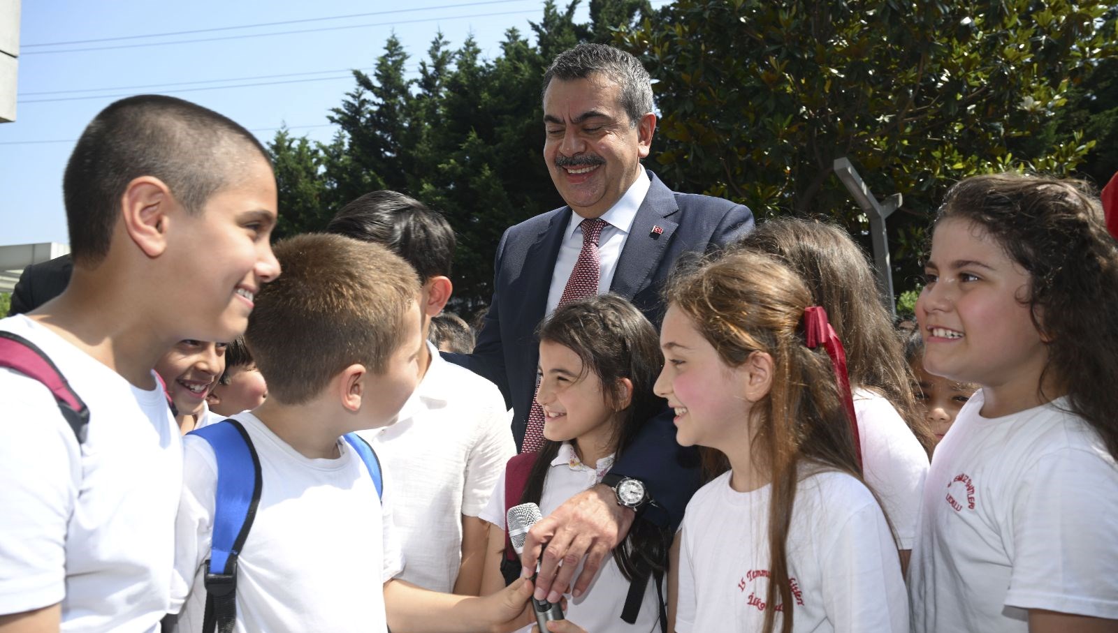 Okullarda hür kıyafet uygulaması yeni eğitim-öğretim devrinde sona erecek. 2025-2026