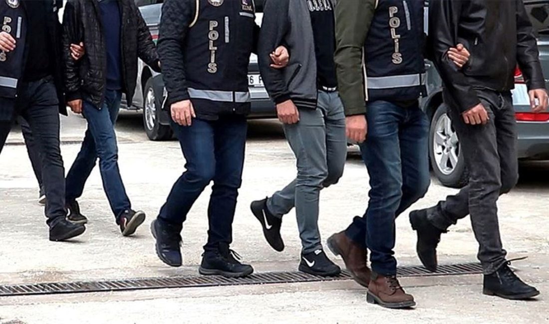 Ordu'nun Ünye ilçesinde sokakta uyuşturucu satıcılarına yönelik düzenlenen operasyonda gözaltına