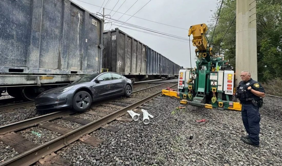 ABD'de Tesla Model 3 aracını otonom sürüş modunda kullanan şoför