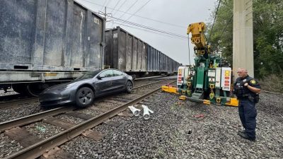 ABD'de Tesla Model 3 aracını otonom sürüş modunda kullanan şoför